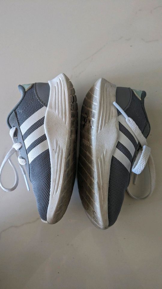 Kinderschuhe / Adidas 23 in Rohr