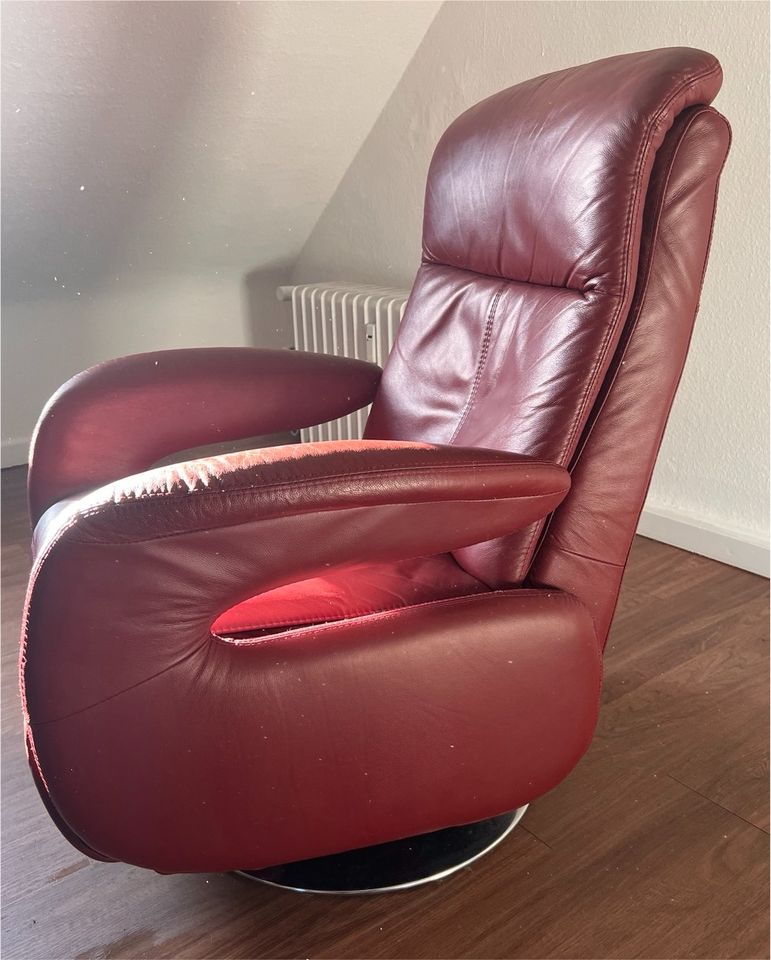 Drehbarer Sessel aus rotem Leder + Liegefunktion - Top Zustand in Oberhausen