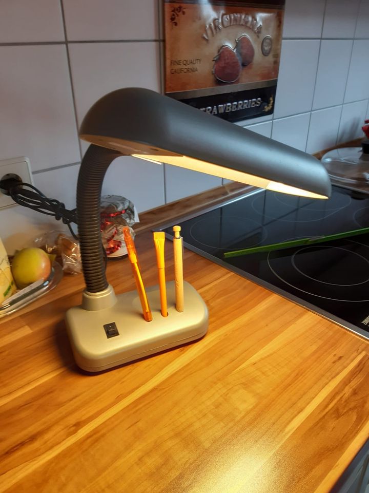 Schreibtischlampe, Tischlampe, Tischleuchte, Nachttischlampe in Kronau
