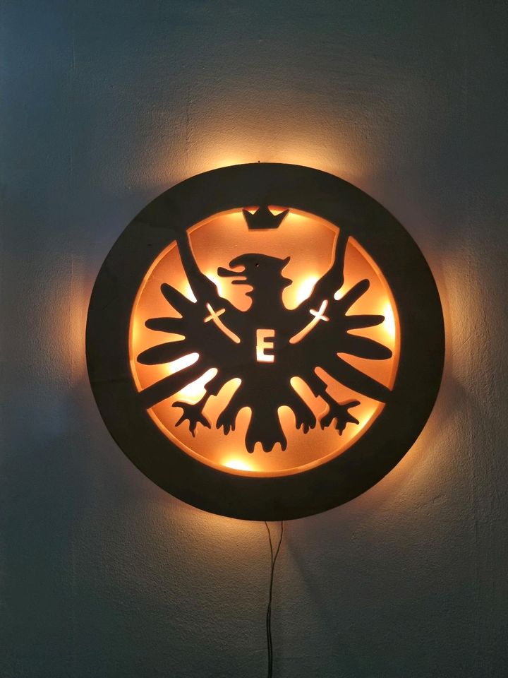 Eintracht Frankfurt Logo Lampe aus Holz in Frankfurt am Main