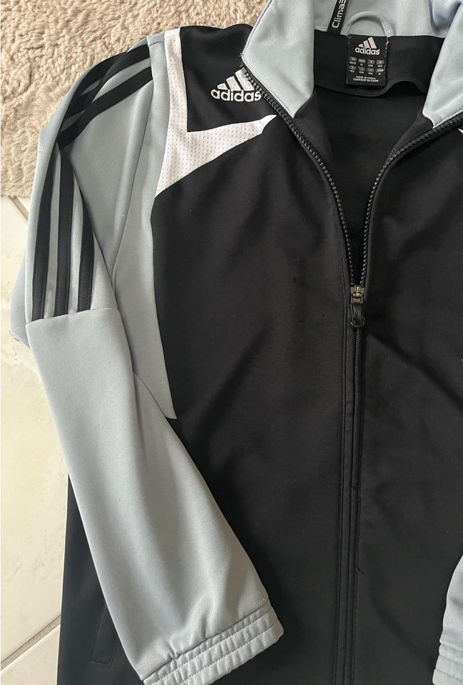 Tolle Adidas Jacke Trikot climacool 365 schwarz grau Gr. 152 top in Bayern  - Bad Abbach | eBay Kleinanzeigen ist jetzt Kleinanzeigen