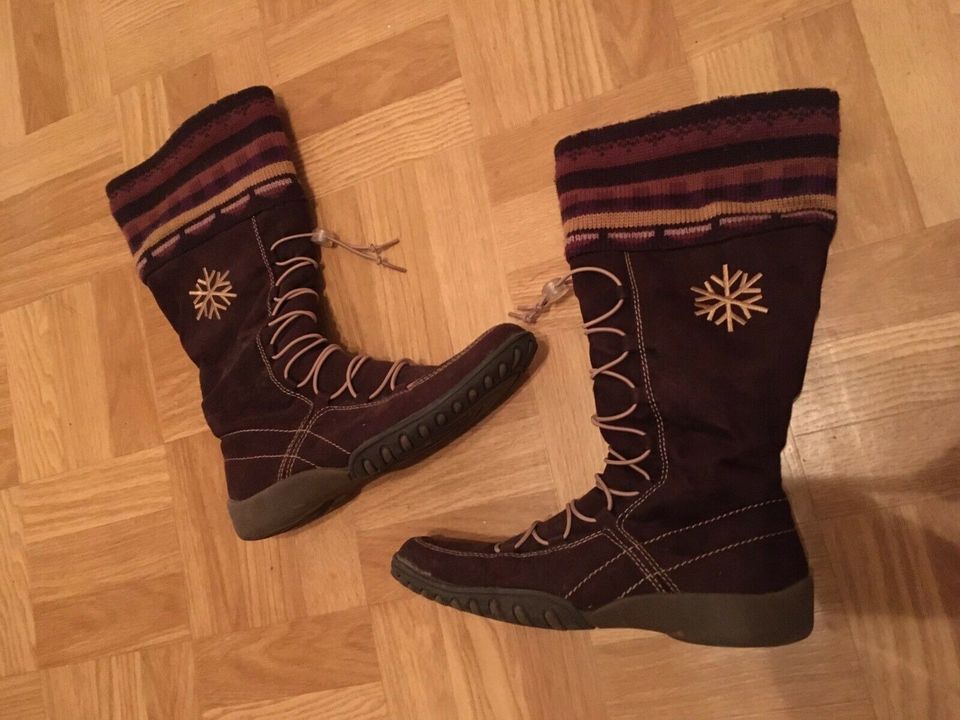 Schöne Stiefel mit Strickbündchen in Winterberg