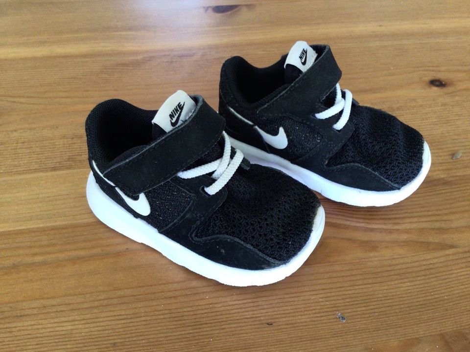 Nike Babyschuhe Größe 19,5 Kinderschuhe Sneaker schwarz in Krefeld