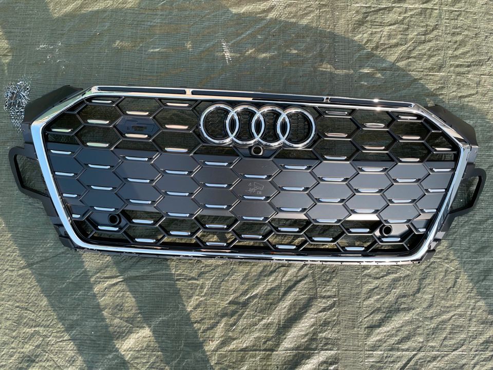 Original Audi A5 8W6 Facelift, S-Line, 8W6853651, Kühlergrill in Eschenburg