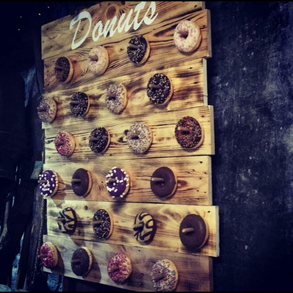 Donutwall Candy Bar mieten Donut Wall Donutwand Hochzeit in Schutterwald