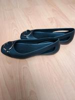 Crocs Sloane Black mit Gold Ring Gr 36 Stuttgart - Möhringen Vorschau