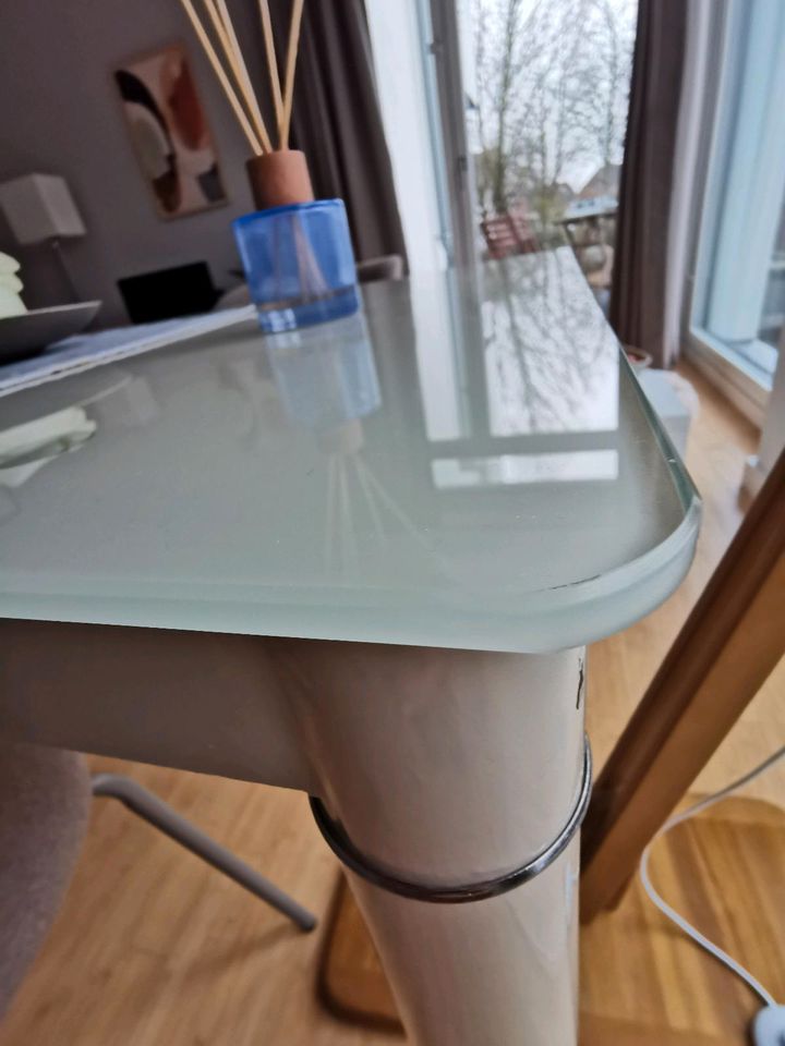 Tisch mit Glasplatte 100x60cm in Bönningstedt