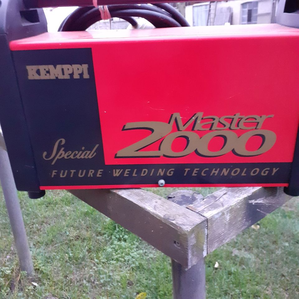 Schweißgerät Kemppi Master 2000 TOP-Zustand mit allen Kabeln in Groß Neuendorf