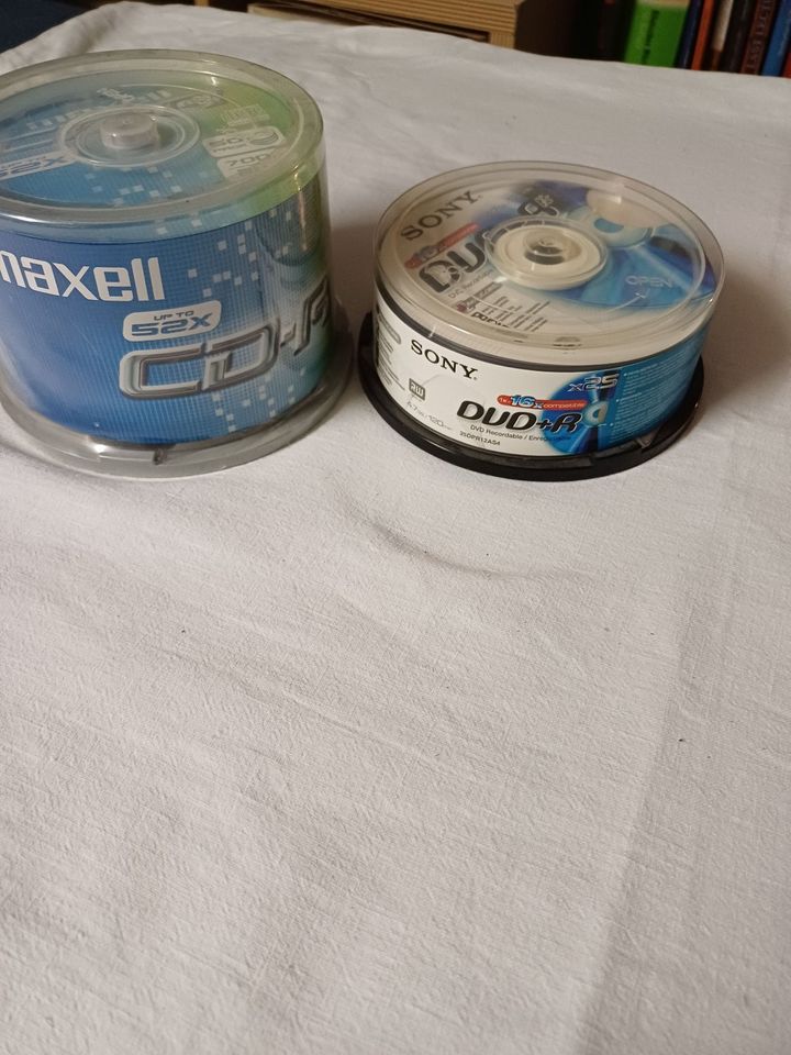 DVD+R v.Sony(25 Stück) &CD-R v.maxell(50 Stück). Preis je Spindel in Colmberg