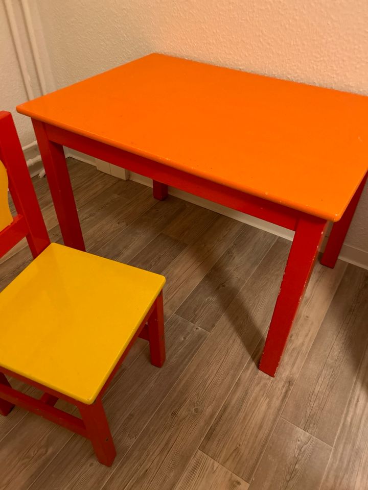 Kindertisch mit Stuhl / Maltisch in Magdeburg