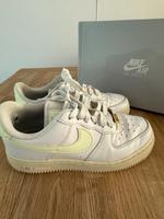 Nike Air Force Turnschuhe Gr. 39 Hessen - Eschborn Vorschau