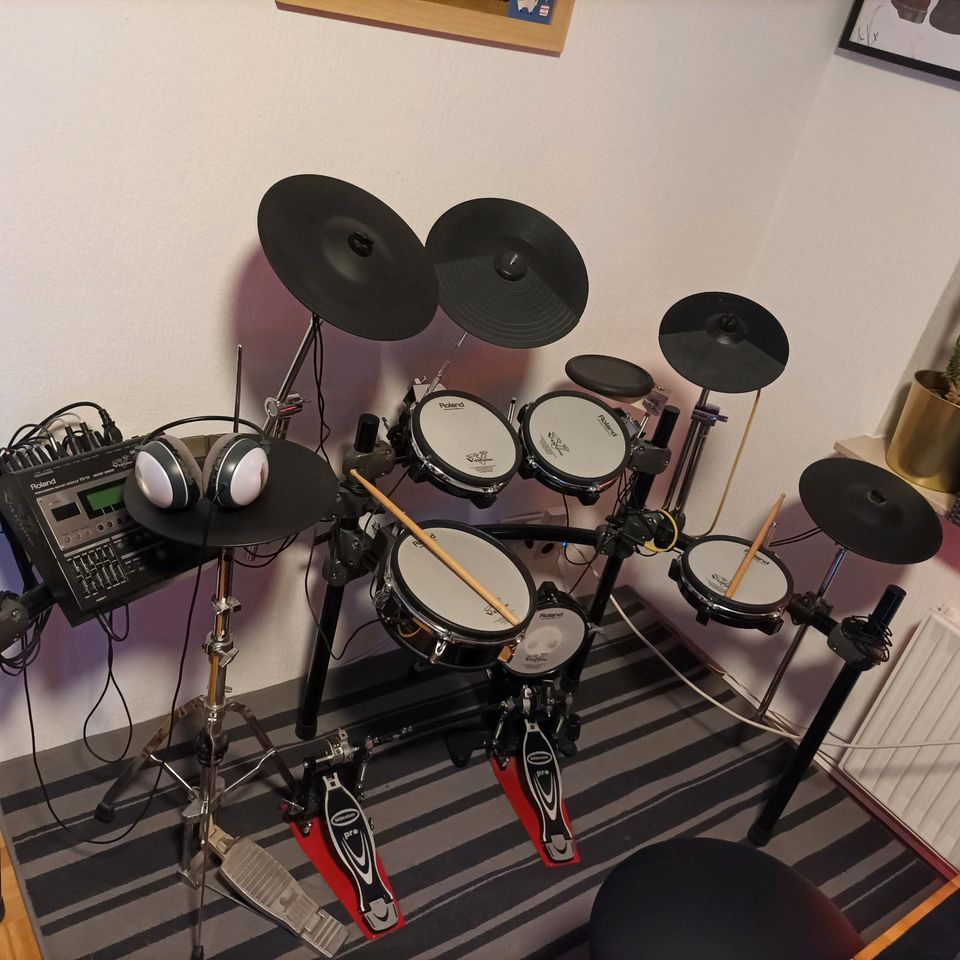 E-Drum Roland TD12 komplett, Schlagzeug, Trommeln, mit Extras in Kassel