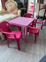 GarKindertisch und Kindersessel Kinderstuhl x3 Plastik rosa pink Frankfurt am Main - Bornheim Vorschau