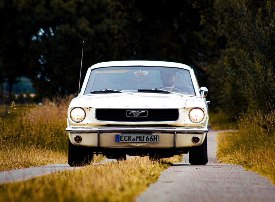 Gutschein US Car mieten Oldtimer fahren Ford Mustang Impala in Wickede (Ruhr)