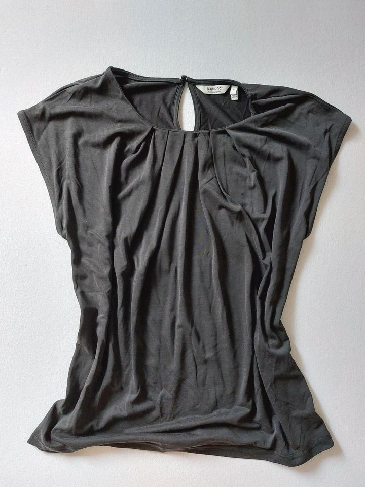 Shirt Bluse von B. Young Größe S in Edenkoben
