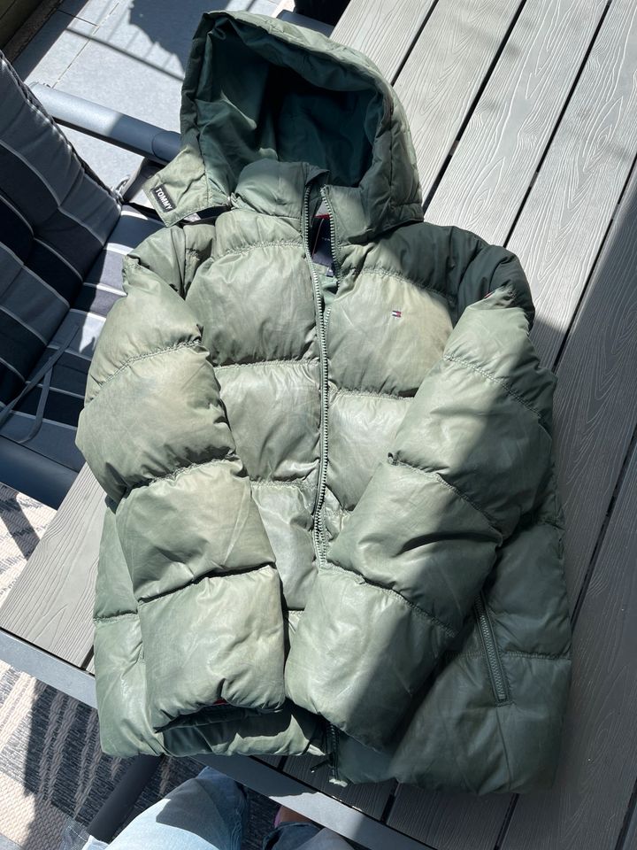 Tommy Hilfiger Winterjacke Khaki Größe 164 in Langenargen