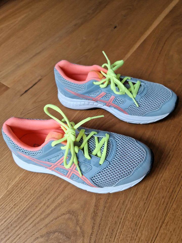 Asics Laufschuhe für Mädchen/Damen in Friedrichsdorf