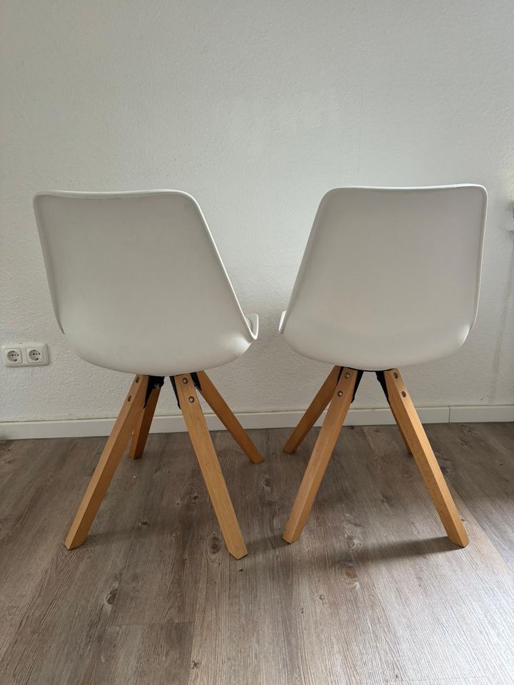 Letzte Chance! 2 Stühle, weiß, Holzgestell, Kunststoff in Köln
