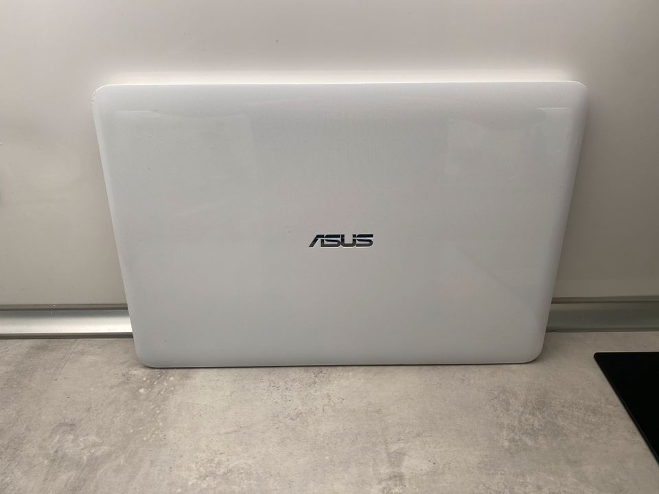 Asus Gaming Laptop Intel i5 / 256GB SSD / GeForce / Win + MS Offi in Rellingen