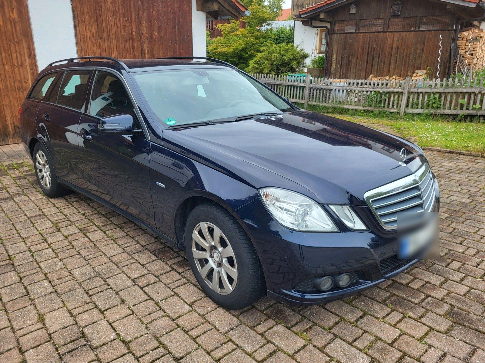 Abbildung des Autos Mercedes-Benz E 220 CDI …