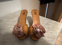 Ovye Pantoletten Sandaletten cognac Blume Strass 40 Nordrhein-Westfalen - Minden Vorschau