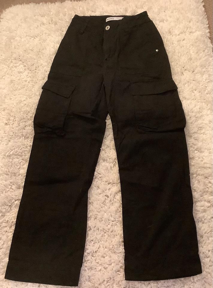 Schwarze Damen Cargo Hose Bershka/ weiße Sommerhose (36) in Hamburg