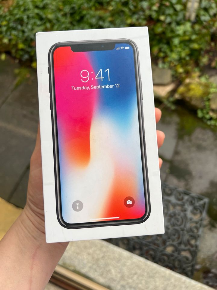 iPhone X | schwarz | 64 Gb | 100€ in Reutlingen