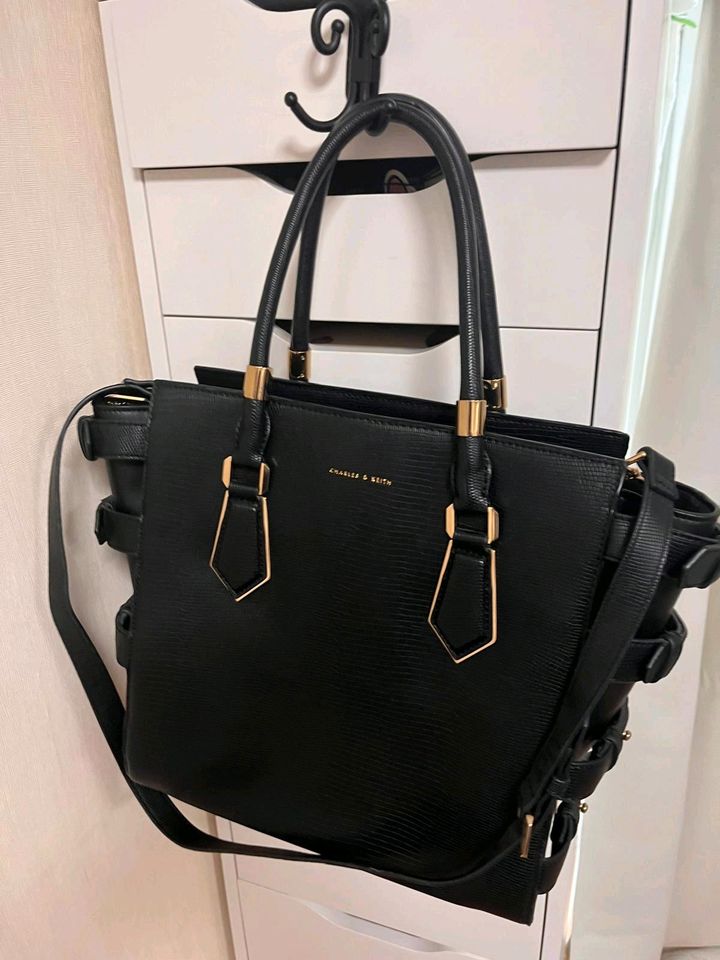 Charles & Keith Tasche schwarz NEU & ETIKETT in Eschweiler