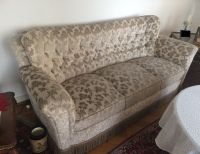 Chesterfield Sofa mit Knopfheftung gesteppte Couch Holzfüße retro Rheinland-Pfalz - Nierstein Vorschau