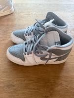 Nike, grau weiß, Größe 39 Köln - Köln Junkersdorf Vorschau