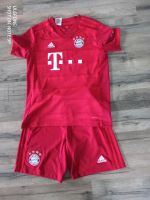 Bayern München Hose und T-Shirt Größe 152/M Hessen - Kirchhain Vorschau