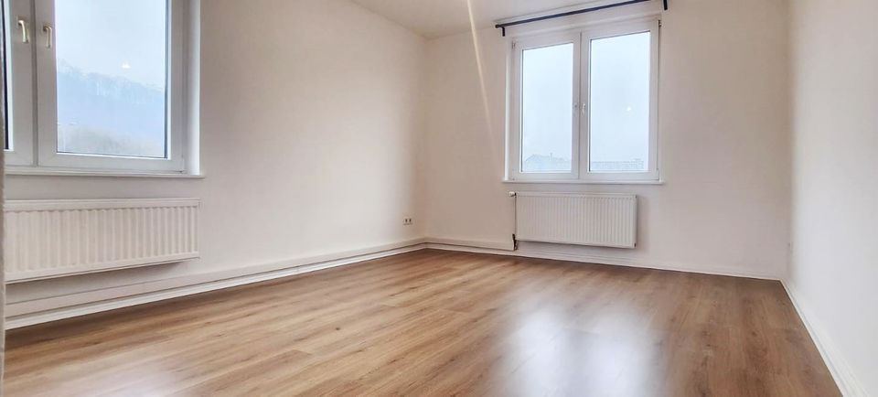 FRISCH RENOVIERTE 3 ZIMMER WOHNUNG MIT BALKON UND EINBAUKÜCHE, NAHE UNIVERSITÄT UND DER INNENSTADT! in Wuppertal