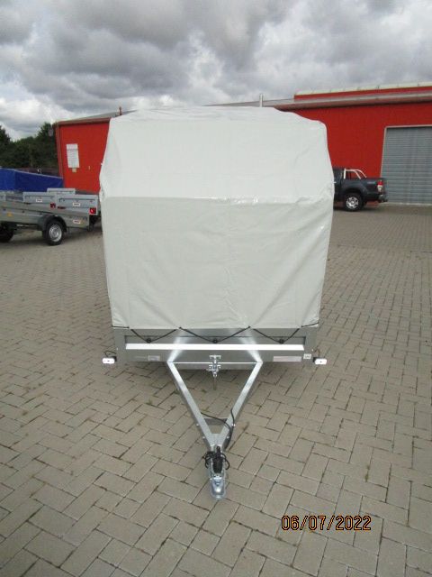 750 KG Anhänger, 2,36x1,29m, kippbar, mit Plane, 100 Km, GN 126 in Syke