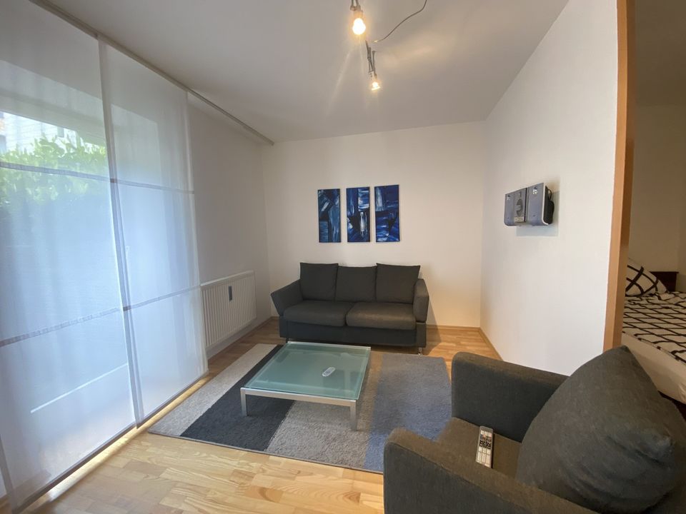 Möblierte 1-Zimmer-Wohnung mit Terrasse und EBK in München in München
