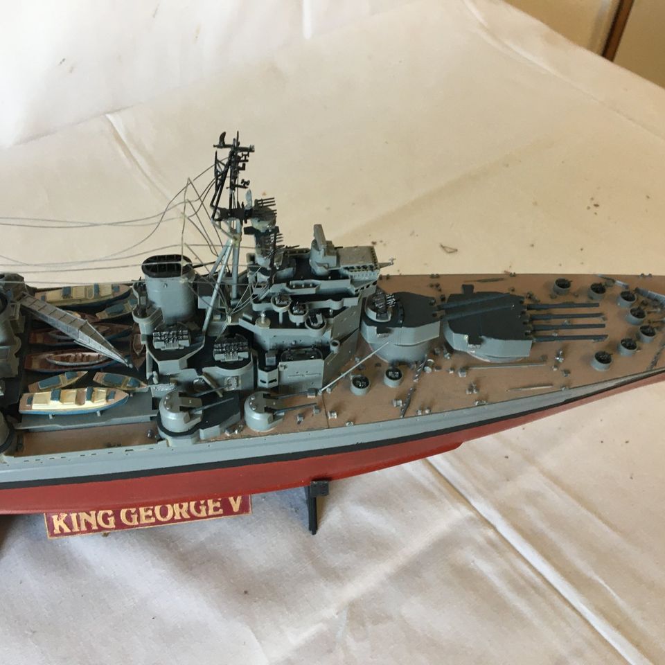 1x Schlachtschiff 1:350 Brit. King George Tipitz Bismarck usw. in Berlin