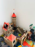 Riesige Playmobil Ritterburg mit viel Zubehör Nordrhein-Westfalen - Oelde Vorschau