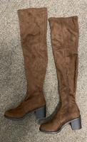 Braune Overknee Stiefel, Gr. 38, ungetragen Brandenburg - Dahlewitz Vorschau