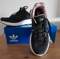 Sportschuhe Schuhe Sneaker Adidas Größe 39 Saarland - St. Ingbert Vorschau