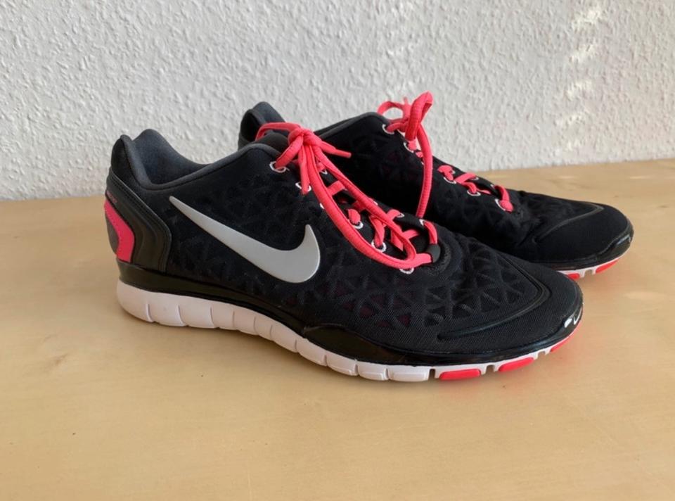 Neuw Nike free fit 2 flyknit Schuhe Laufschuhe Air 38 5 pink schw in Koln Koln Dellbruck kleinanzeigen