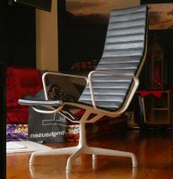 EA 124 Aluminium Lounge Chair Charles Eames Design Leder blau Baden-Württemberg - Freiburg im Breisgau Vorschau
