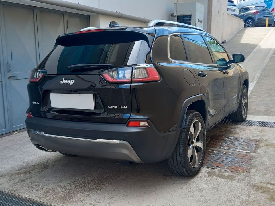 Jeep Cherokee  Fahranfänger Ab 18 Autovermietung SUV Mietwagen Berlin in Berlin