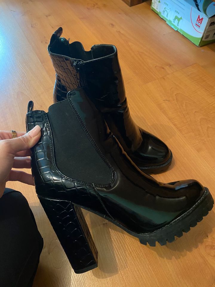 Asos Lack Stiefeletten in Kerpen