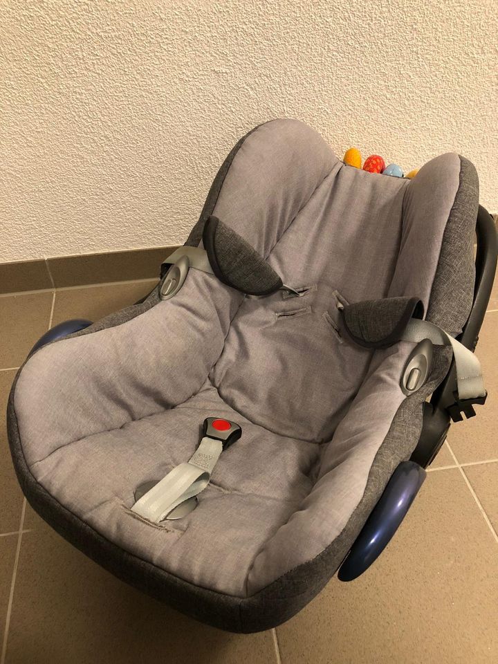 Isofix Station und Maxi Cosi Babyschale in Meßkirch