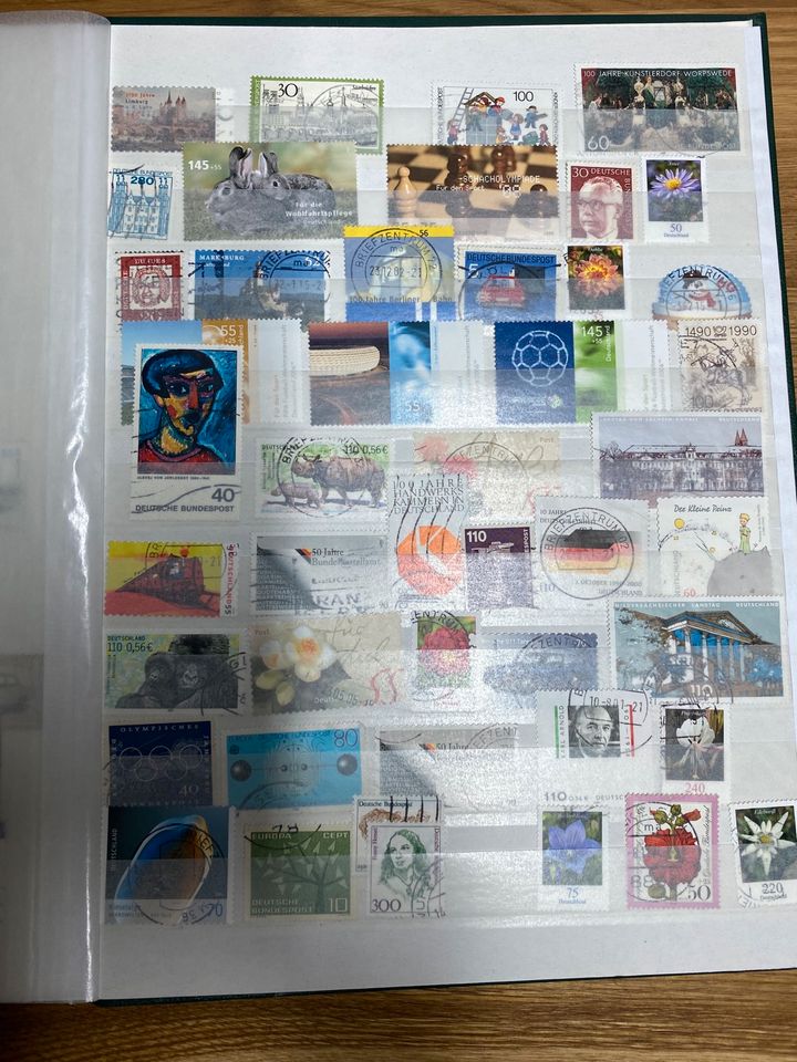 Album mit diversen Briefmarken in Norderstedt