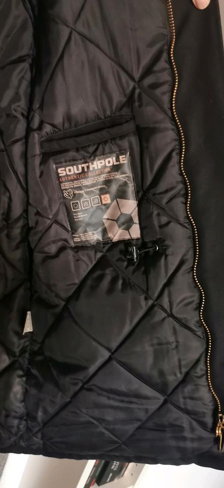 Southpole Jacke Größe M ist eher xl in Gundelfingen