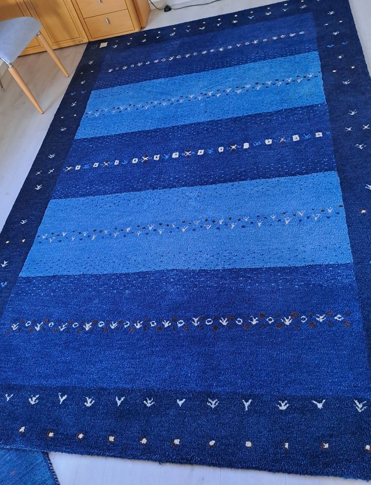 Hochwertiger Teppich in blau - handgearbeitet - 2 x 3 Meter in Kronach