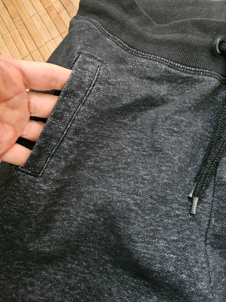 H&M Jogginghose Gr 164 (13-14J) gefüttert dunkelgrau in Freckenfeld