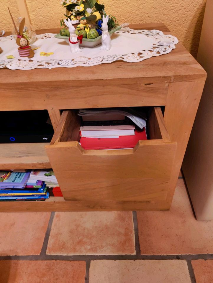 Wohnzimmerschrank Sideboard TVSchrank Massivholz,Wohnzimmertisch in Pfungstadt