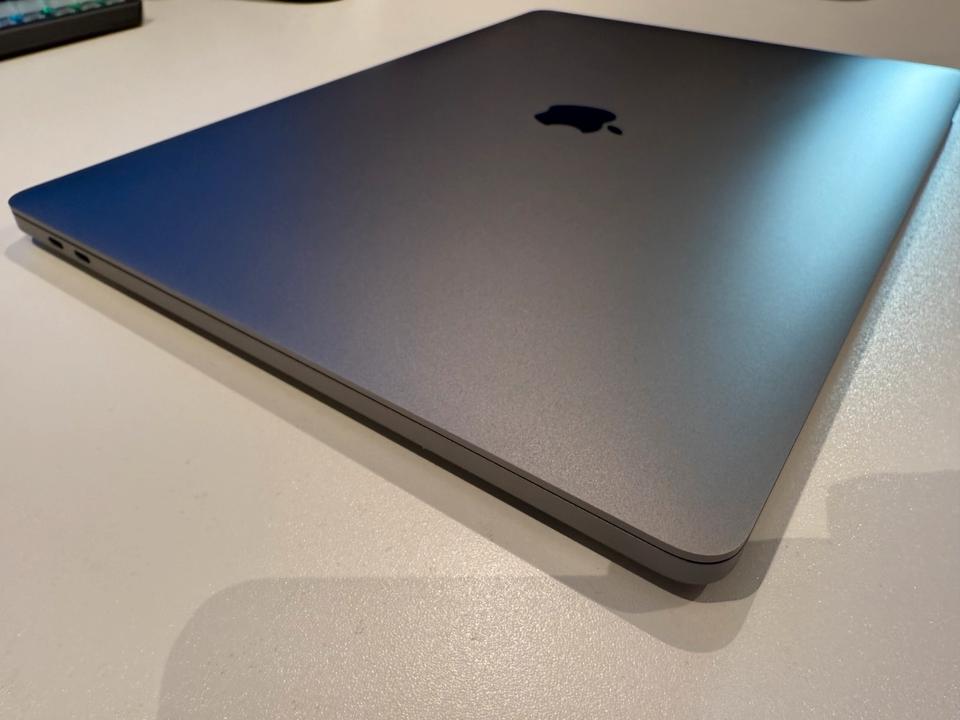 NEU! Apple MacBook Pro 2019 16" Intel i9 2.3 GHz, 16 GB RAM, 1TB in Dürnau