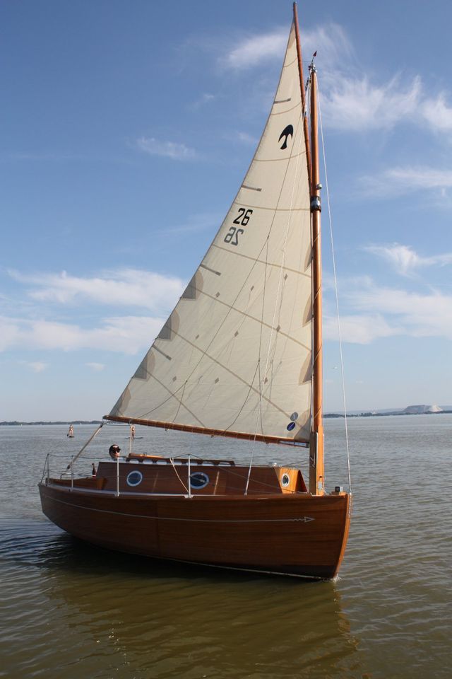 Segelboot, holz mit Kat-Segeln in Harsum